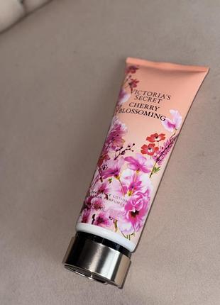 Лосьйон для тіла victoria’s secret🍒cherry blossoming  парфумований крем
