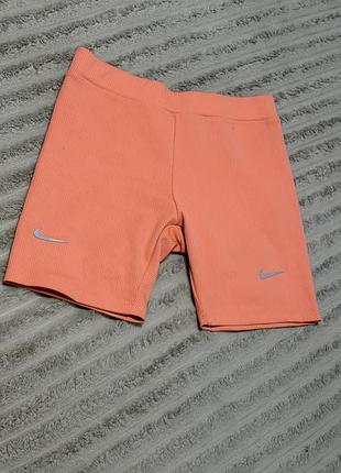 Спортивні шорти nike