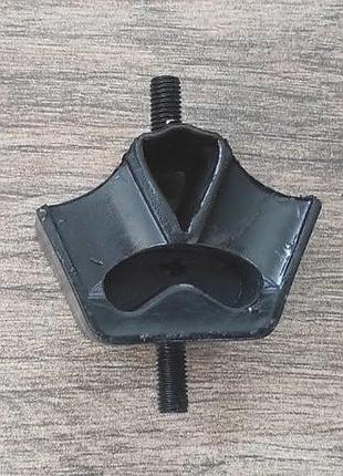 Подушка двигат. audi-80/vw passat 72-88