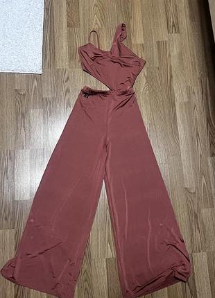 Костюм танцювальний, підійде як і на contemporary/experimental так і на джаз-фанк , або підійде як тренувальна форма . підійде на дівчинку 150-163см