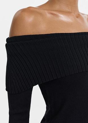 Жіноча кофта з відкритими плечима