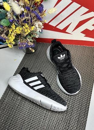 Оригинальные кроссовки adidas