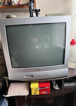 Jvc телевизор с пультом. рабочий. в отличном состоянии.