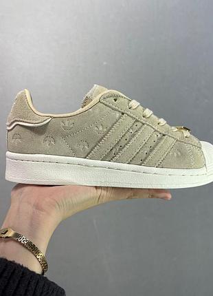 Замшевые кроссовки adidas originals superstar в цвете «savanna» (бежевый)