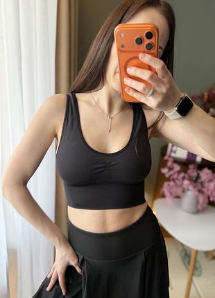 Чорний спортивний топ nike