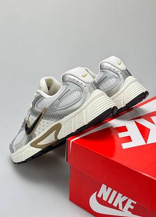 Nike v5 rnr white metallic 8