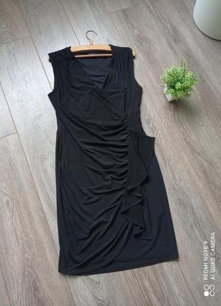 Вечернее облягающее стрейч миди чёрное платье с воланом драпировкой1 фото