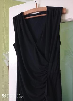 Вечернее облягающее стрейч миди чёрное платье с воланом драпировкой3 фото