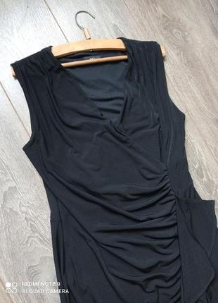 Вечернее облягающее стрейч миди чёрное платье с воланом драпировкой6 фото