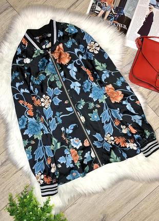 Бомбер с красивым цветочным принтом