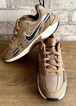 Оригінал! нові стильні жіночі кросівки nike jam dark driftwood fn0314-200, 37 - 37.5, 23-23.5 см, німеччина
