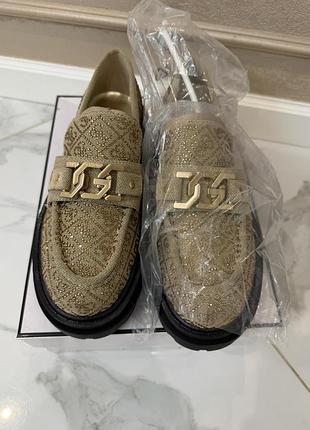 Guess лофери , жіночі , золотисті зі стразами , тканеві , нові в коробці
