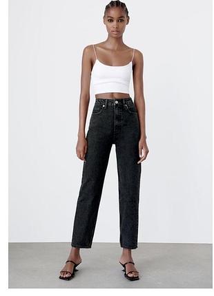 Стильные джинсы от бренда zara.
