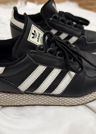 Чоловічі кросівки чорного кольору adidas 38 розмір