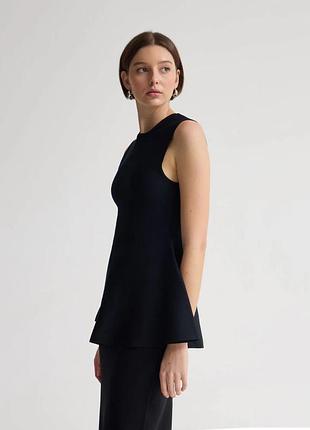 Синій трикотажний топ з баскою вʼязаний топ вʼязаний жилет блуза massimo dutti