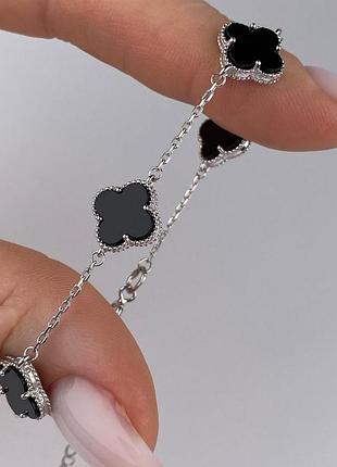 Серебряный браслет клевер с черным ониксом, браслет четырехлистник из серебра, диаметр 1.1см