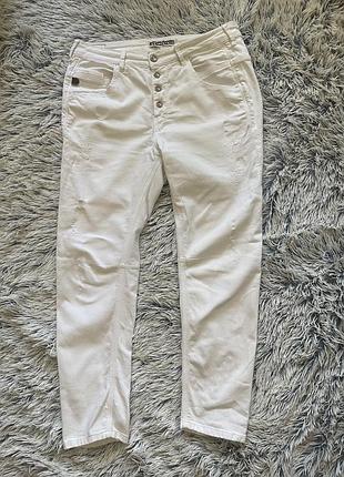 Білі жіночі джинси бренду staff jeans 28 розміру