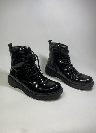 Черевики жіночі високі geox j casey girl j9420g чорні лакові, розмір 35 (н2859)  стильні високі черевики для дівчинки/підлітка від відомого бренду geo