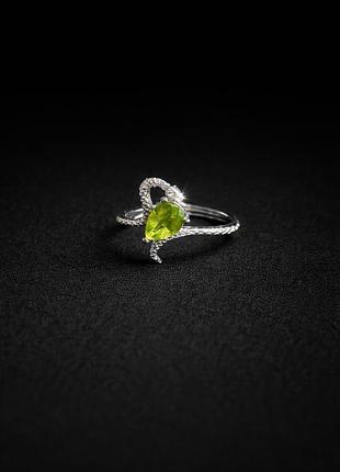 Серебряное кольцо змея с натуральным хризолитом, серебро 925 пробы, регулируемый размер 14-18