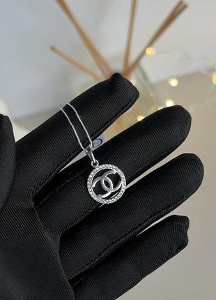 Серебряная подвеска с логотипом и сияющими белыми камнями, 925 проба