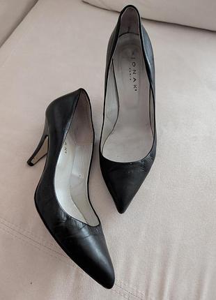 Изысканные кожаные туфли paris 39 - 40й