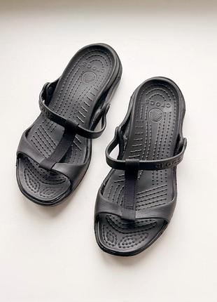 Женские шлепанцы crocs cleo