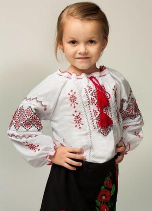 Вишиванка для дівчинки вишита хрестиком в класичному стилі 158