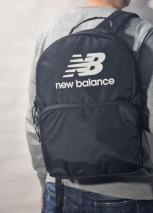 Черный рюкзак new balance с удобной посадкой и вместительным отделением