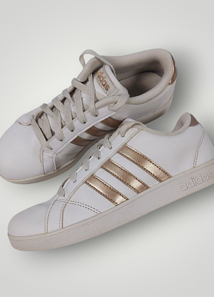 Кроссовки adidas в отличном состоянии для девочки подростковые стелька 21-21,5