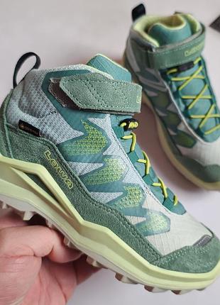 Оригінальні lowa р34 довжина устілки по факту 21.5см. мембрана gore-tex