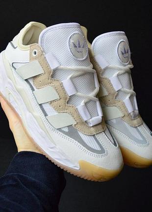 Продам кросівки жіночі adidas