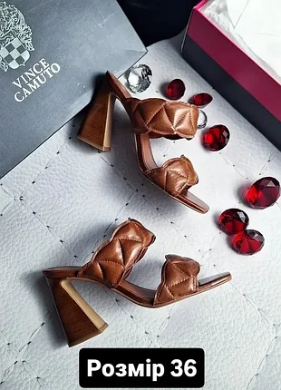 Vince camuto оригінал коричневі шкіряні босоніжки сабо