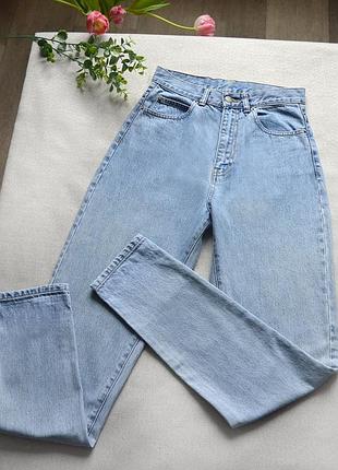 Чудові голубі мом джинси drdenim, дуже висока посадка і добре на високих розмір хs-s , ідеальний стан, довж.107 см