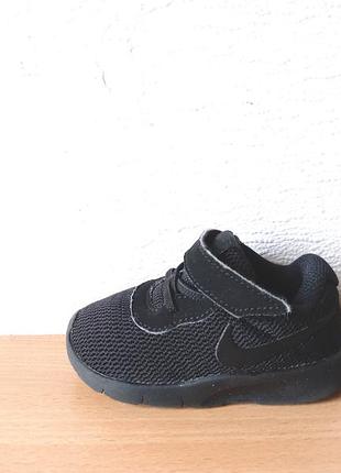Классные кроссовки nike 21 р. стелька 13 см.