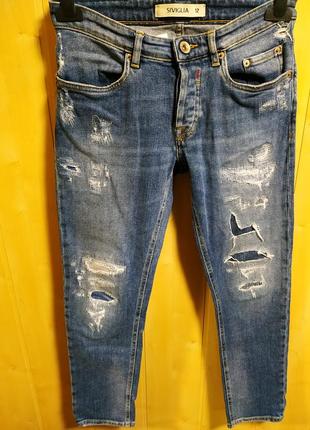 Джинсы.