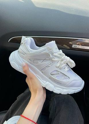 Женские кроссовки track white