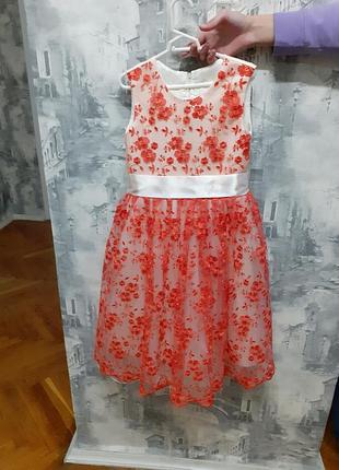 Ошатне плаття з гіпюром