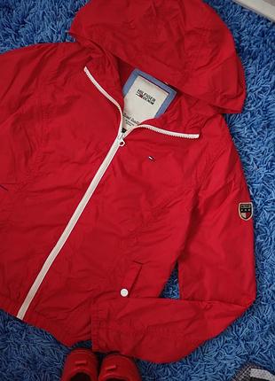 Вітровка червона легка від tommy hilfiger
