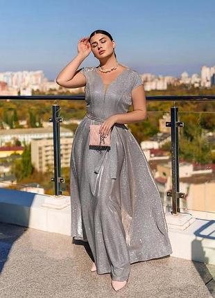 Платье удлиненное/на выпускное или другое важное событие.
платье с биркой