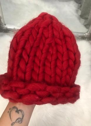 В'язання пов'язана шапка