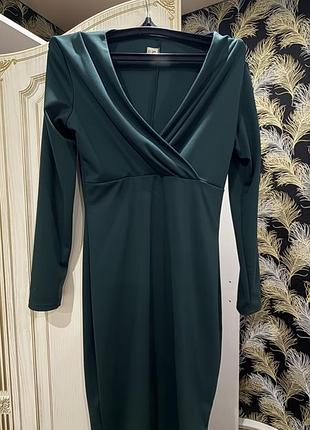 Сукня 👗 зумрудный цвет. очень красиво по фигуре