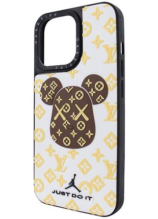 Чехол casetify для iphone 13 pro стильный защитный аксессуар с дизайном lv bear white