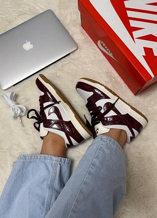 👕 nike sb dunk burgundy croc