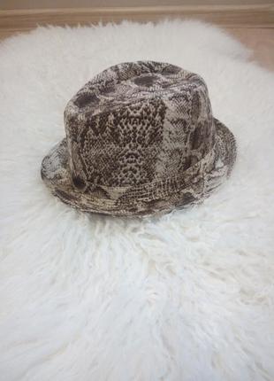 Стильная шляпа принт питона от bijou brigitte