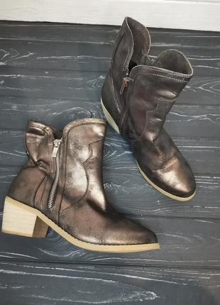 Класні чобітки бронзового кольору