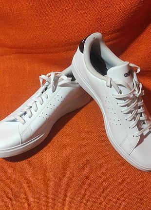 Белые кроссовки adidas