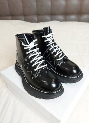 Alexander mcqueen tread slick boots, жіночі зимні ботинки маквіни з хутром, маквін
