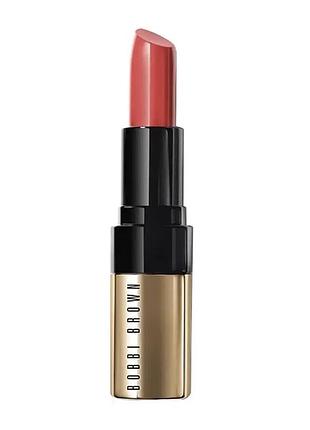 Помада bobbi brown luxe matte lipstick обеспечивает стойкое матовое покрытие