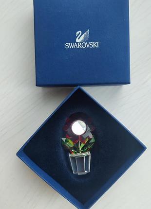 Статуетка swarovski aster з колекції «happy flowers»
кришталева статуетка у вигляді червоної квітки айстри в горщику.
розмір: приблизно 5 см у висоту.