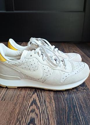 Nike жіночі кросівки